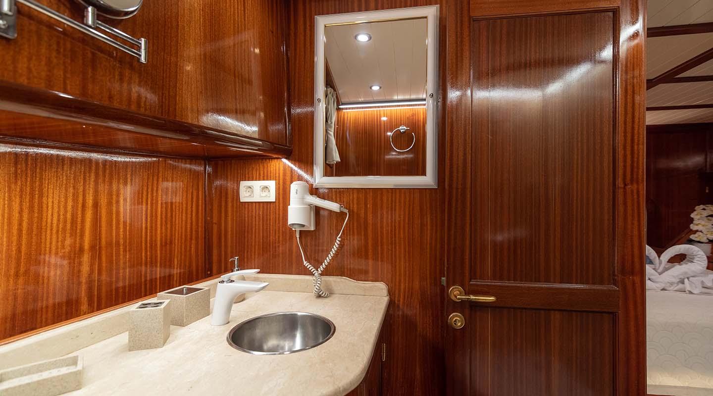 levante_yacht