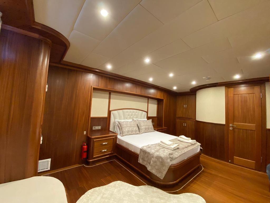 levante_yacht