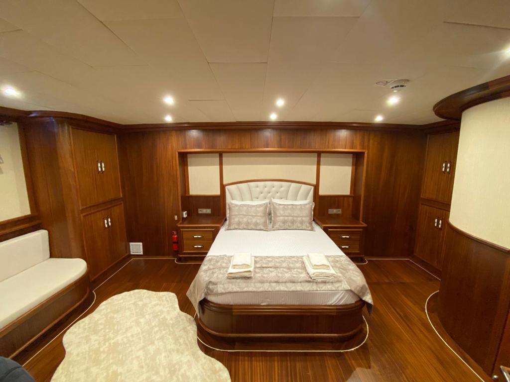 levante_yacht
