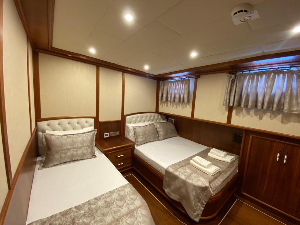 levante_yacht