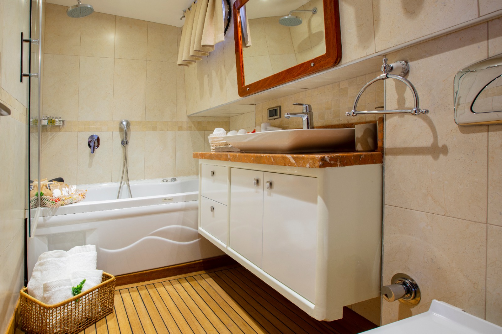 levante_yacht